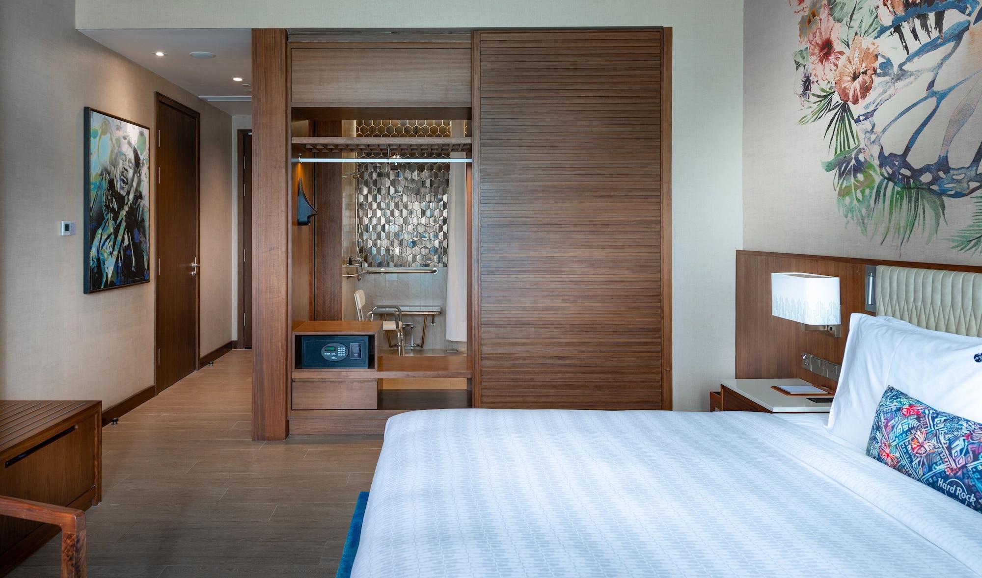 Hard Rock Hotel Desaru Coast Zewnętrze zdjęcie A bedroom at the hotel